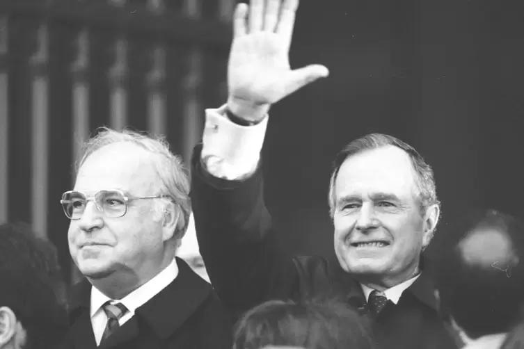 Helmut Kohl (links) zeigte seinen Staatsgästen stets den Speyerer Dom – am 18. November 1990 war US-Präsident George Bush senior