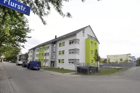 Ein Blick in die Flurstraße (rechts). Vorne im Bild: der GAG-Neubau in der Ebernburgstraße.