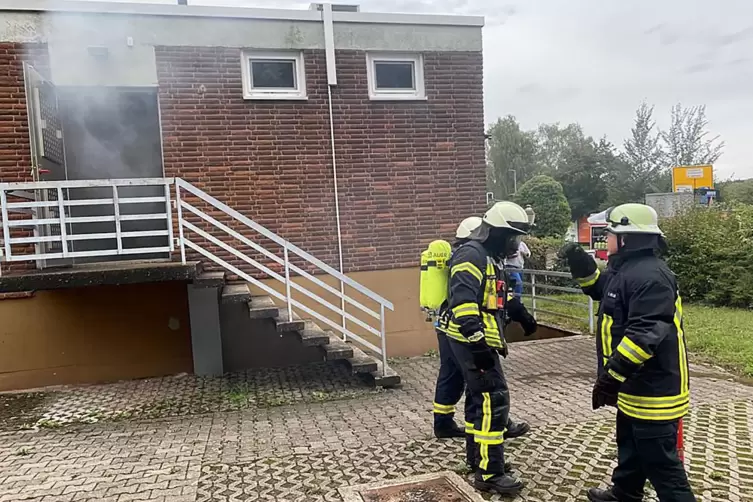 In dem Backsteinbau mit den Transformatoren brannte ein Schaltschrank. 