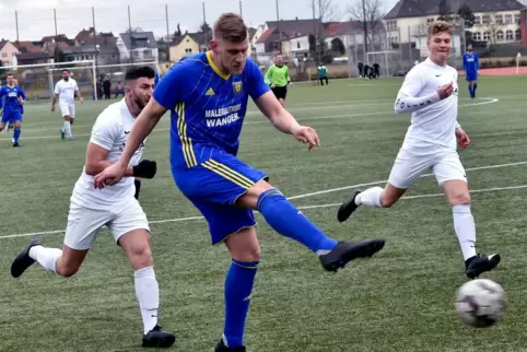  SC-Stoßstürmer Kevin Bernhardt (blaues Trikot, hier in einem früheren Spiel) scheiterte zweimal in aussichtsreicher Position. 