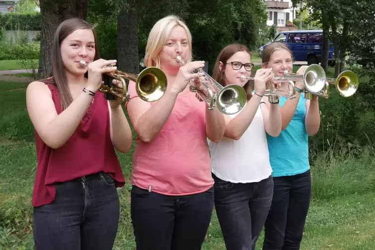 Brassless nennt sich die Formation aus der Klasse von Sandra Resch (Zweite von links), die mit Emma Ernst, Marlene Ehrhardt und 