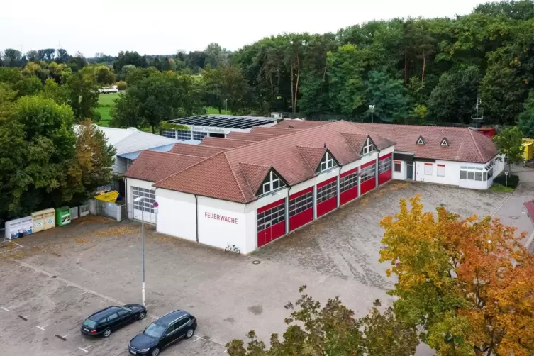 Soll ab 2022 erweitert und umgebaut werden: das Feuerwehrgerätehaus am Festplatz in Dudenhofen.