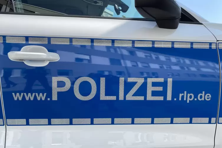 In einer vergleichsweise friedlichen Gesellschaft leben wir nur, weil das Gewaltmonopol des Staates gilt: Die Polizei steht bere