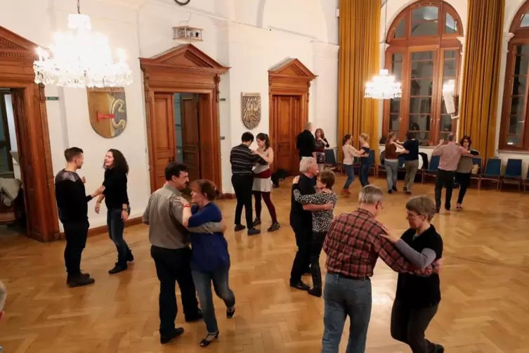 Tanzen mit Blau-Gold in der Kultur- und Museumsnacht in Germersheim. 