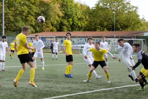 2:0 reicht wieder nicht: JFV Ganerb (gelb) gegen Horchheim.