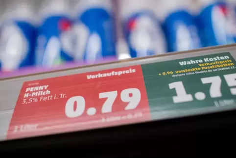 Landwirte protestieren schon lange gegen Dumpingpreise für Milch- und Fleischprodukte bei Discountern. 