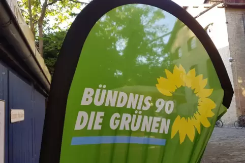 Im Stadtrat sitzen mittlerweile zwei Grünen-Fraktionen: Grüne im Rat (sechs Sitze) und Grünes Forum (fünf Sitze).