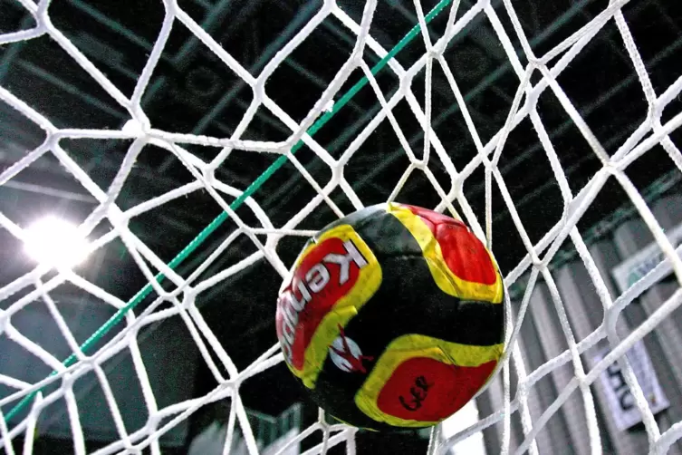 Die Fans in den Amateurligen im Handball müssen sich noch gedulden, bis der Ball wieder im Tor zappelt.