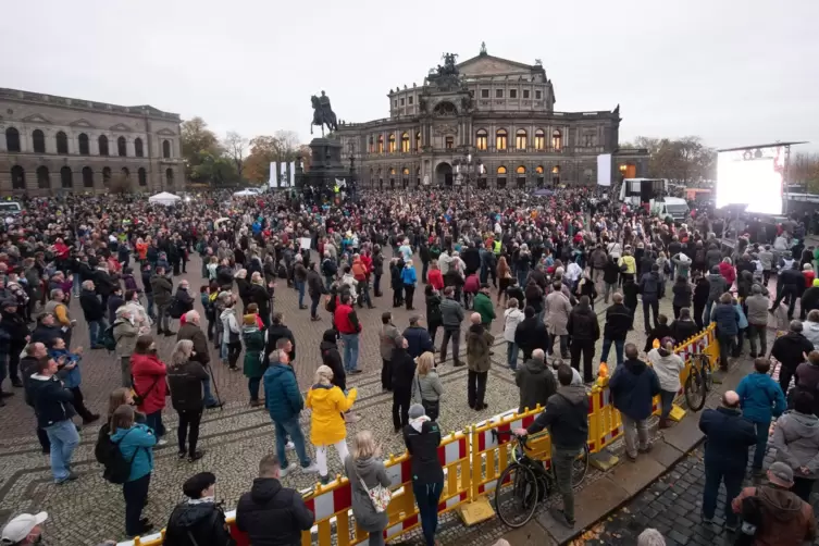 Sie sind gegen den Lockdown: Demonstranten in Dresden.