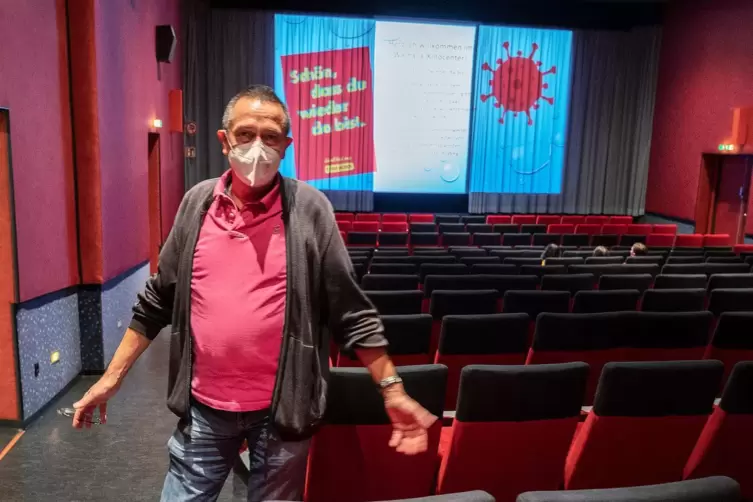 Obwohl er in den letzten Monaten sein Walhalla-Kino mit großer Einschränkung der Sitzplatzkapazität wieder bespielen durfte, kon