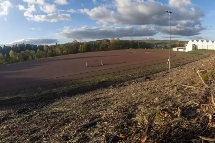 Eine Tribüne wird gebaut.