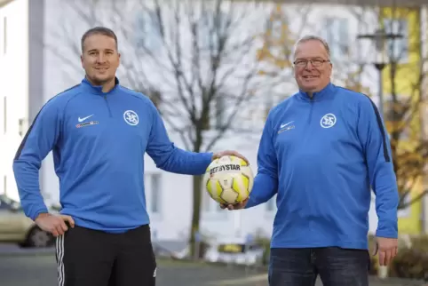 Sebastian Lensch (links) und Stefan Lensch, Trainer des SV Schopp.