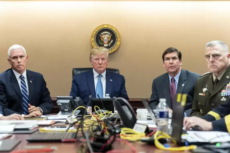 Da war Mark Esper noch Teil des innersten Machtzirkels: Der Minister (2. von rechts) im Bild mit Vizepräsident Mike Pence (links