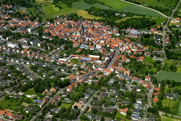  Ilbesheim von oben: Der Ort soll weiter wachsen können. Derzeit ist ein Neubaugebiet in der Planung. 