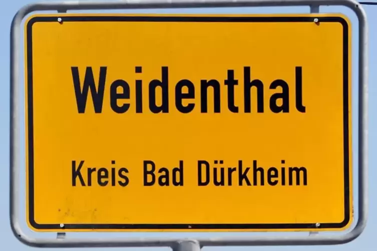 Ratsmitglied Thomas Mann kündigt an, sich um die Wege zu kümmern, die zu den ausgeschilderten Rundwanderwegen führen.