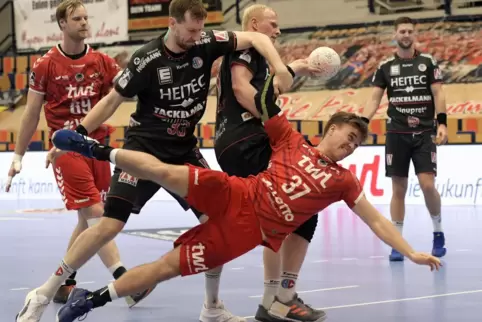 Die Eulen Ludwigshafen können vorerst nur noch ein Heimspiel in der Friedrich-Ebert-Halle austragen. Hier wird Max Neuhaus im Sp