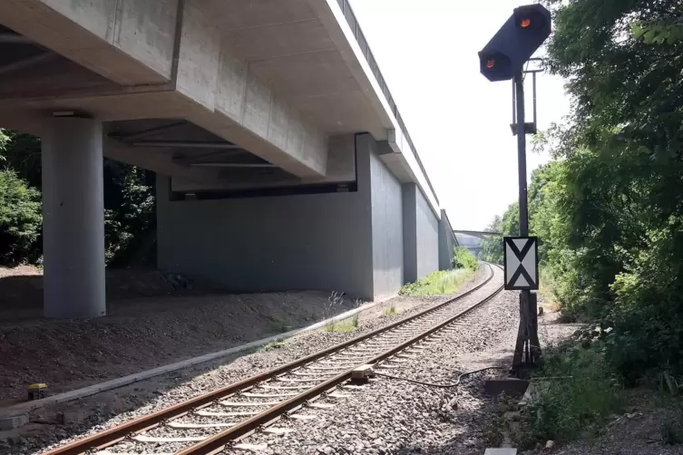 Der geplante Haltepunkt Zweibrücken-Rosengarten liegt an der Strecke von Zweibrücken nach Pirmasens Nord. 