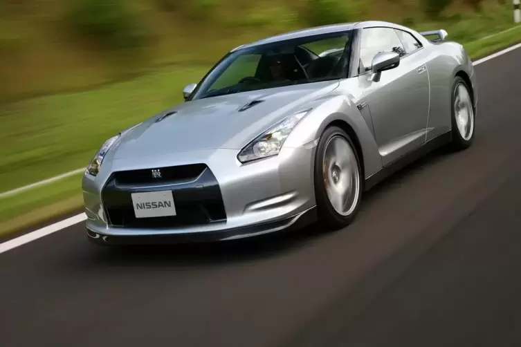 4,71 Meter lang und 1,37 Meter flach: der GT-R. 