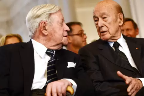 Mit Ex-Kanzler Helmut Schmidt (links) verband Giscard d’Estaing eine weit über das Politische hinausgehende Freundschaft. Die Au
