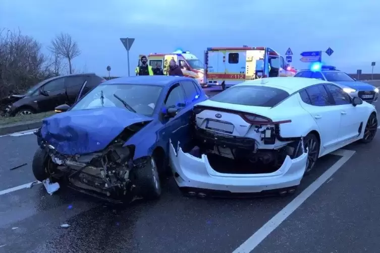 Drei Autos waren an dem Unfall an der Kreuzung L271/B47 beteiligt. 