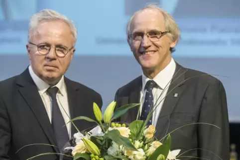 Der alte und der neue TU-Präsident: Helmut Schmidt (links) und Arnd Poetzsch-Heffter.