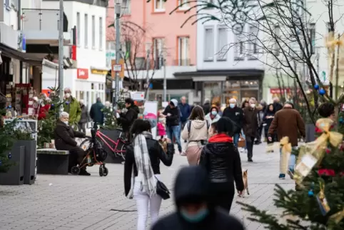 Die Zweibrücker Fußgängerzone war am Montagnachmittag gut gefüllt.