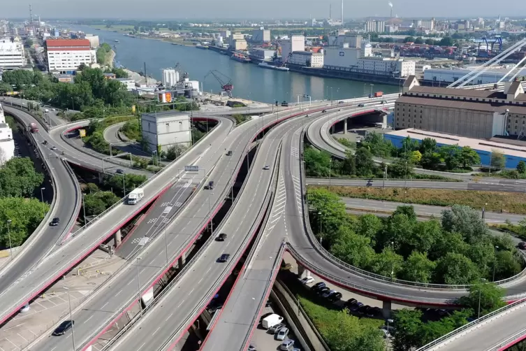 Ein Diskussionspunkt der Fraktionen: die Verkehrspolitik, hier ein Blick auf die Hochstraße Nord. 