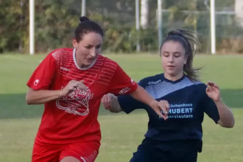 Das Lokalderby Münchweiler gegen Winnweiler endete 4:2. 150 Zuschauer sahen die Partie. Hier sind Laura Peters (ASV Münchweiler 