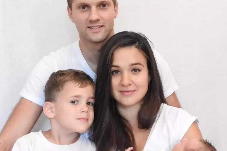 Martina Haben mit ihrem Mann Oliver Haben und den Kindern Matteo (links) und Malea. 