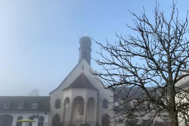 Derzeit dürfen sich in der Wallfahrtskirche auf dem Rosenberg nur 70 Leute versammeln. Vor den Bildschirmen sitzen mehr, die die