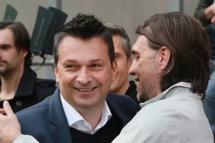 Kennen sich, verstehen sich: Christian Heidel (links) und Martin Schmidt. 