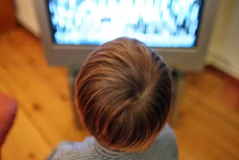 Kinder sollen in den nächsten Wochen mehr Bildungsinhalte im Fernsehen finden. 