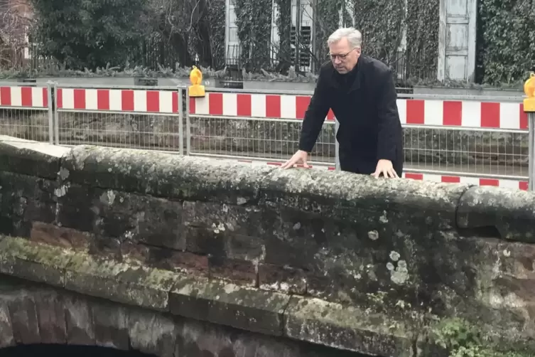 Wird einer der größten „Brocken“ im Ebertsheimer Gemeindehaushalt: die Sanierung der über 80 Jahre alten Brücke über den Eisbach