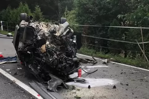 Bei dem Unfall wurde das Auto des Mannes komplett zerstört.