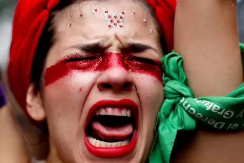 Die feministische Bewegung ist zuletzt in Argentinien erstarkt. Das Bild zeigt die Teilnehmerin einer Demonstration gegen Gewalt
