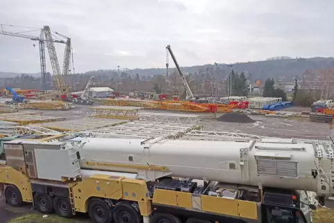 Die Räder im Tadano-Werk in der Dinglerstraße stehen derzeit still.