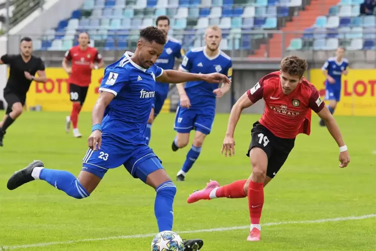 Kapitän oder Ersatzspieler? Es bleibt abzuwarten, ob Salif Cissé (links, hier mit Jonas Brändle von der SG Sonnenhof Großaspach)