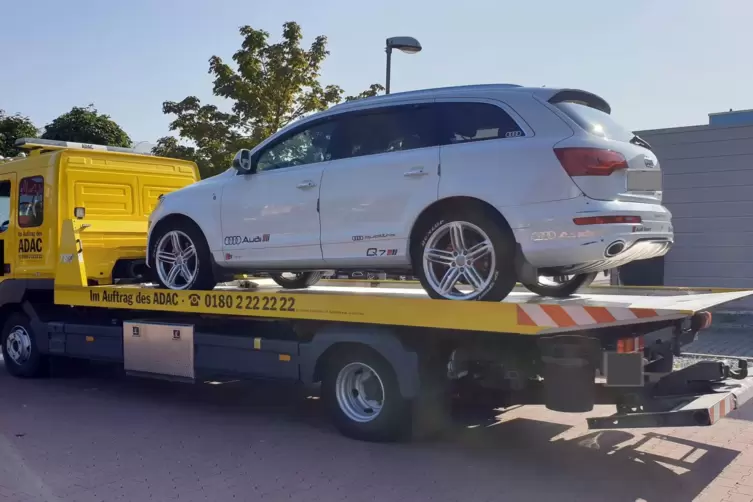 Dem Fahrer des Autos werden mehr als 150 rechtswidrige Verstöße gegen die Straßenverkehrsordnung vorgeworfen, 