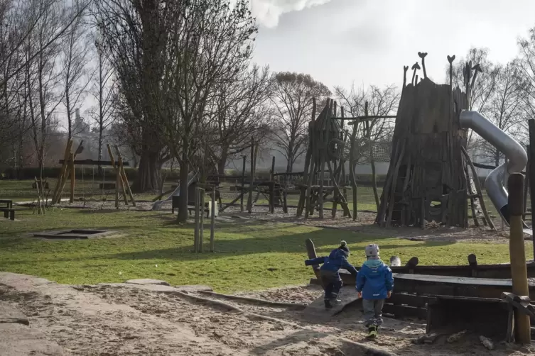 Spielplatz im Naherholungsgebiet Sondernheimer Baggerseen. 