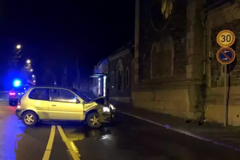 Totalschaden: Der Wormser hatte an seinem Kleinwagen keine Winterreifen montiert. 