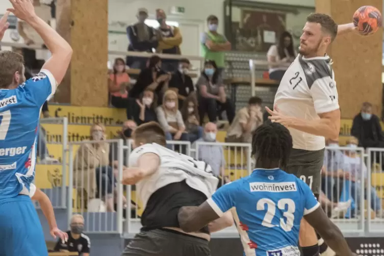 Fühlt sich wohl im Handballdorf: Jan Claussen, hier im Spiel gegen TVB Stuttgart.