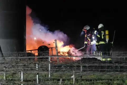 Die Brandstelle war auf einem Grundstück in der Adolf-Kolping-Straße. 