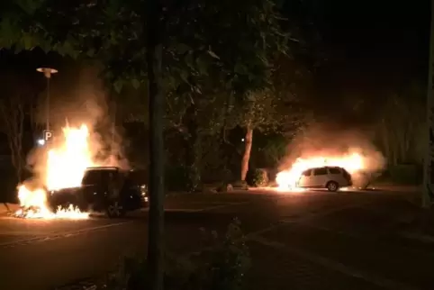 Im Juni 2017 wurden auf dem Lauterecker Parkplatz hinter dem „Alten Schloss“ mehrere Autos angezündet.