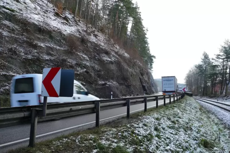 An der Felsnase bei Hauenstein soll es weitergehen: Weil ein Erörterungstermin coronabedingt nicht stattfinden konnte, hat das L