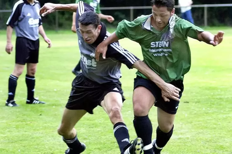 Erfahrung unter anderem bei FV Speyer und ASV Waldsee: Alen Mujagic (rechts) im Jahr 2003.