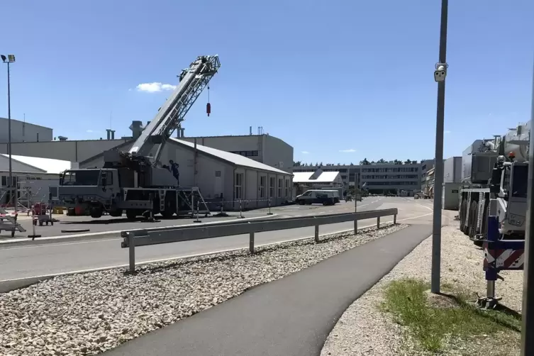 Das Tadano-Kranenwerk in Lauf bei Nürnberg. Auf dem Papier rückt es den Zweibrücker Demag-Werken ganz nahe.