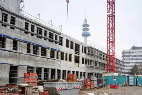 Der dreigeschossige Neubau bietet 14.000 Quadratmeter zusätzlichen Platz.