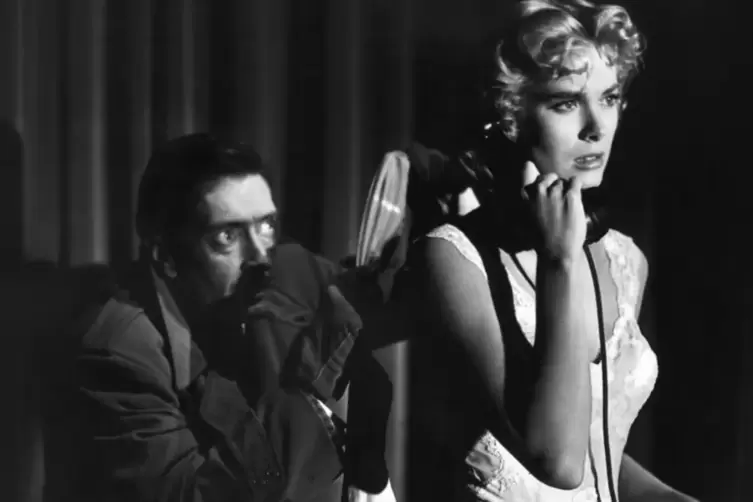  Grace Kelly und Anthony Dawson im Film „Bei Anruf Mord“, den Altmeister Alfred Hitchcock 1954 in die Kinos brachte. 