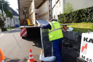 Beim Inlinerverfahren wird ein Schlauch in den Kanal gezogen ...