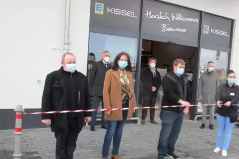  Bei der Eröffnung (v.l.): der Walschbronner Bürgermeister Christian Schwalbach, Hans Weber, Silvia Seebach, Alex Herle, Steffen